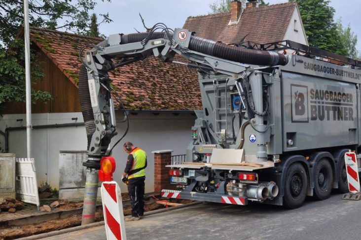 Einsatz des Saugbaggers im Tiefbau